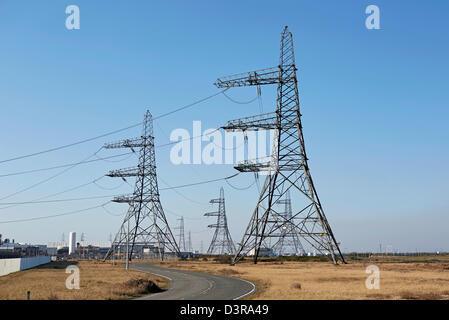 Dungeness Strommasten Stromversorgung Durchführung von Kernkraftwerk Dungeness B Stockfoto