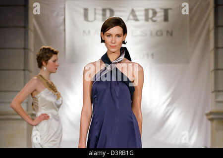 Berlin, Deutschland, Berlin-Fashion-Show Couturewerkstatt auf Masse Kunstdesign Stockfoto