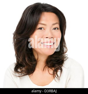Porträt der mittleren Reife im Alter von chinesischen Asiatin isoliert auf weißem Hintergrund Stockfoto
