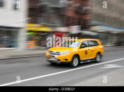 Eine neuere hybride gelb-Taxis in New York City Stockfoto