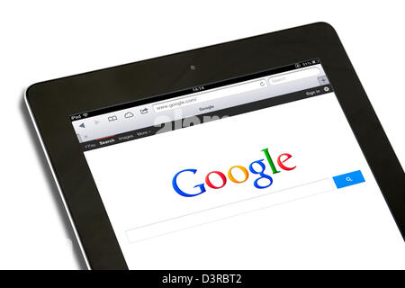 Google.com Suche auf dem iPad eine 4. Generation betrachtet Stockfoto
