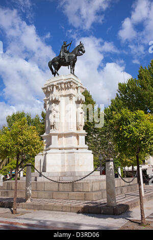 Denkmal für König Saint Ferdinand am Neuen Platz (Spanisch: Plaza Nueva) in Sevilla, Spanien. Stockfoto