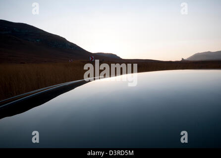 Zusammenfassung der Golden-Gate-Nationalpark.  Vordergrund steht die Reflexion auf dem Dach eines Autos. Stockfoto