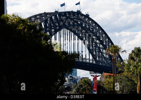 Sydney Harbour Bridge vom circular Quay aus gesehen Stockfoto