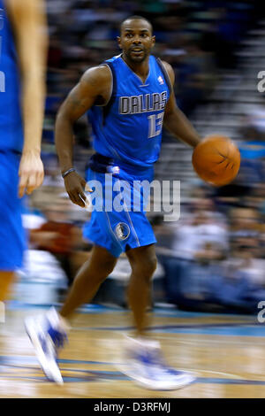 New Orleans, USA. 22. Februar 2013.  Dallas Mavericks Point guard Mike James (13) Laufwerke mit dem Ball während der NBA-Basketball-Spiel zwischen den New Orleans Hornets und den Dallas Mavericks in der New Orleans Arena in New Orleans, LA Credit: Cal Sport Media / Alamy Live News Stockfoto