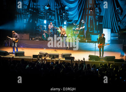 Wolverhampton, UK. 23. Februar 2013. Rockband Kaiser Chiefs spielen Wolverhampton Civic Hall, UK, am 22. Februar 2013. Leadsängerin ist Ricky Wilson. Stockfoto