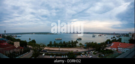 Einen Panoramablick auf den Hafen von Dar Es Salaam, Tansania. Stockfoto