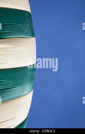 Ein Heißluft-Ballon im Flug. Serengeti Nationalpark, Tansania. Stockfoto