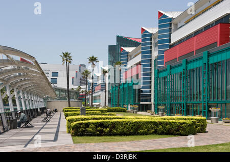 Asien und Pazifik Trade Center, ATC, Cosmo Square Komplex in ausländischen Zugang Zone (FAZ) auf Sakishima Nanko Insel, Osaka, Japan Stockfoto