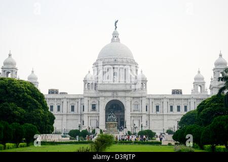 Victoria Memorial Hall, Kolkata, Indien, from1906-1920, erbaut aus Marmor, Königin Victorias Statue vor, 36MPX, HI-RES gebaut Stockfoto