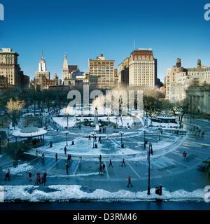 Am Morgen nach einer durchzechten Nacht Schnee in Manhattans Union Square. Stockfoto