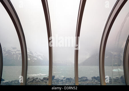 Zeigen Sie an, große Fenster, Boggs Visitor Center, Portage Lake, Portage Glacier, Chugach National Forest, Portage, Alaska, USA Stockfoto