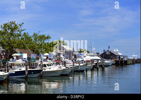 Boote im Hafen von Nantucket, Nantucket Island, MA angedockt Stockfoto