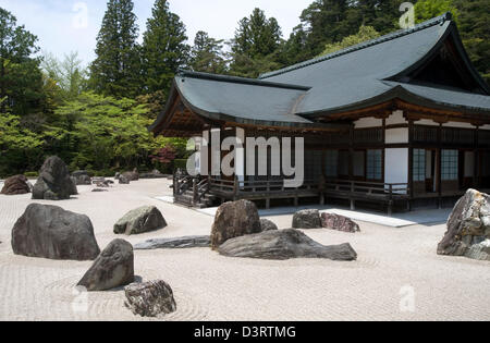 Banryutei Karesansui geharkt Kies trockene Landschaft Steingarten am Kongobuji, Kopf Tempel des Koyasan Shingon-Buddhismus in Japan. Stockfoto