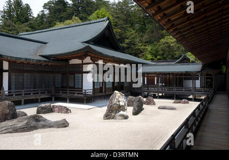 Banryutei Karesansui geharkt Kies trockene Landschaft Steingarten am Kongobuji, Kopf Tempel des Koyasan Shingon-Buddhismus in Japan. Stockfoto