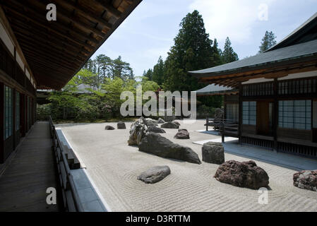 Banryutei Karesansui geharkt Kies trockene Landschaft Steingarten am Kongobuji, Kopf Tempel des Koyasan Shingon-Buddhismus in Japan. Stockfoto