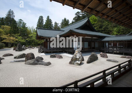 Banryutei Karesansui geharkt Kies trockene Landschaft Steingarten am Kongobuji, Kopf Tempel des Koyasan Shingon-Buddhismus in Japan. Stockfoto