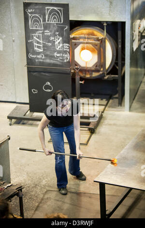 Demonstration der Glasbläserei in der Canberra-Glashütte. Canberra, Australian Capital Territory (ACT), Australien Stockfoto