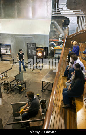 Demonstration der Glasbläserei in der Canberra-Glashütte. Canberra, Australian Capital Territory (ACT), Australien Stockfoto