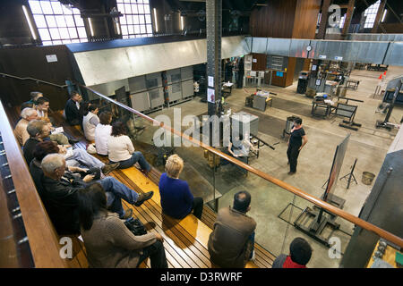 Demonstration der Glasbläserei in der Canberra-Glashütte. Canberra, Australian Capital Territory (ACT), Australien Stockfoto