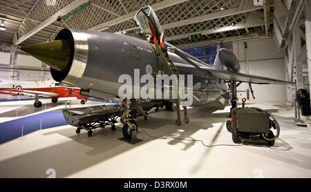 Der English Electric Lightning Überschall Jet Kampfflugzeug, bei der Royal Air Force (RAF) Museum, London, England, UK Stockfoto