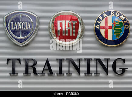 Wien, Österreich, Logos der italienischen Automarken Fiat, Lancia und Alfa Romeo Stockfoto
