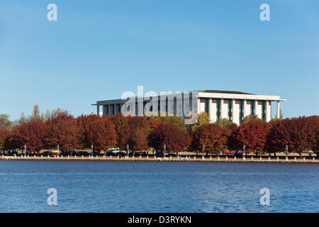 Blick auf Lake Burley Griffin in der National Library of Australia. Canberra, Australian Capital Territory (ACT), Australien Stockfoto