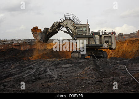 FQM Mining-Bagger und große Beute LKW, Sambia Stockfoto