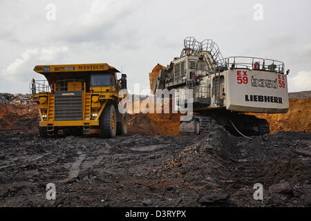 FQM Mining-Bagger und große Beute LKW, Sambia Stockfoto