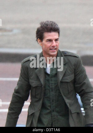 London, UK, 24. Februar 2013: Tom Cruise gesehen Reiten auf einem Triumph Motorrad während der Dreharbeiten Szenen aus seinem neuesten Film "alle Y Stockfoto