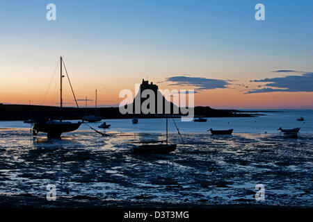 Morgendämmerung auf der Heiligen Insel Lindisfarne in der Nähe von Berwick-upon-Tweed, Northumberland Stockfoto