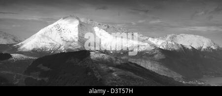 Panorama-Bild der Beinn Bheithir im Winter, Glencoe, Schottisches Hochland Stockfoto