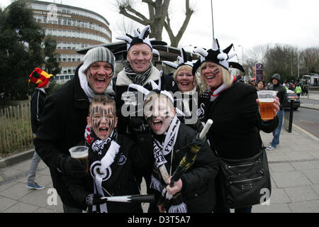 Anhänger der Premier League Swansea City im Wembley-Stadion für die 2013 gesponsert Hauptstadt ein Liga-Cup-Finale. London, UK, 24. Februar 2013 Stockfoto