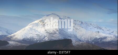 Schneebedeckte Beinn ein "Bheithir im Winter, Glencoe, Schottisches Hochland, Schottland Stockfoto