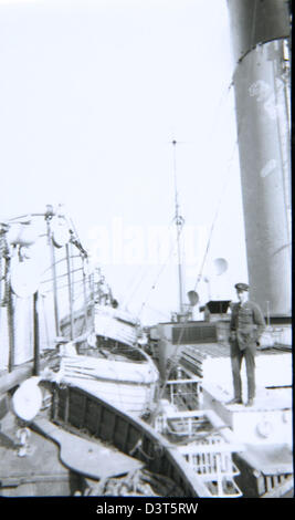 Ein Foto aus der Adolphe Heri DuBois Special Collection, das wichtige Momente der Luftfahrtgeschichte durch das Objektiv von DuBois einfängt, einer bemerkenswerten Figur in der Luftfahrt des frühen 20. Jahrhunderts. Stockfoto