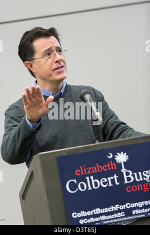 Charleston, South Carolina, USA. 24. Februar 2013. Komiker Stephen Colbert hilft seiner Schwester Elizabeth Colbert Busch Kampagne für den Kongress 24. Februar 2013 in Charleston, SC. Colbert Busch für den vakanten Sitz in der 1. Kongresswahlbezirk in South Carolina ausgeführt wird. Stockfoto