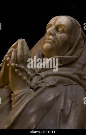 Detail eines der Herzöge von Norfolk Gräber in Fitzalan Kapelle, Arundel Castle, West Sussex, UK Stockfoto