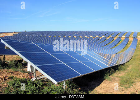 Gigantische Solarfarm in der Provence, Les Mées, Frankreich Stockfoto