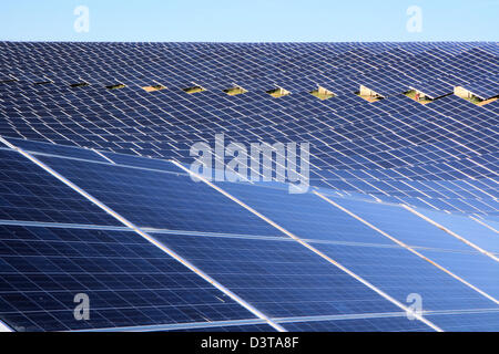 Gigantische Solarfarm in der Provence, Les Mées, Frankreich Stockfoto