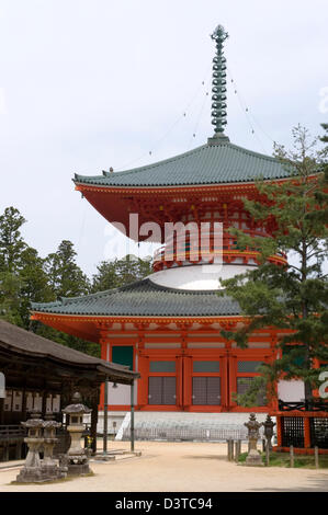 Riesige Konpon Daito große Stupa, zentrale Pagode in Danjo Garan des Kongobuji-Tempels in Koyasan (Berg Koya) in Japan Stockfoto