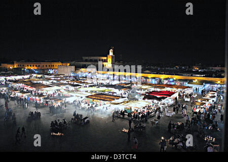 Platz Djemaa el-FnaThis Square ist das Wahrzeichen der Stadt und wurde zum Weltkulturerbe von der UNESCO klassifiziert. Stockfoto