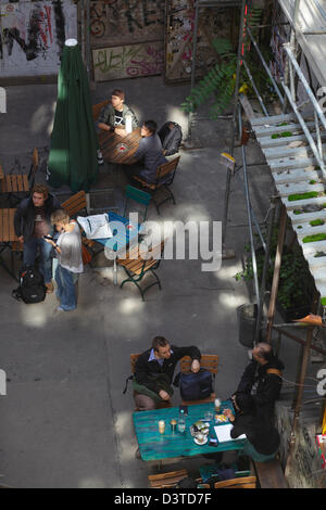 Berlin, Deutschland, das Café im Innenhof des Haus Schwarzenberg Stockfoto