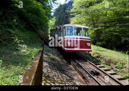 Nankai Railway Company Seilbahn oder Zahnradbahn geneigt Straßenbahn, läuft bis an die Spitze der heilige Tempel, Berg Koya, in Wakayama Stockfoto