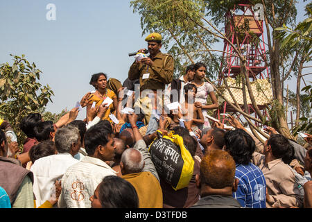 Kinder gehörten zu diesen verloren bei den Lost &amp; Found die Kumbh Mela, Allahabad, Indien Stockfoto