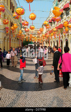 Menschenmassen in Macau Senatsplatz, die geschmückt ist, Chinese New Year, Macau, China, SAR Stockfoto