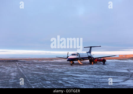 Embraer EMB-120 Brasilia Turbo Prop Flugzeug betrieben von Great Lakes Airlines am Flughafen von Dickinson, Dickinson, North Dakota Stockfoto