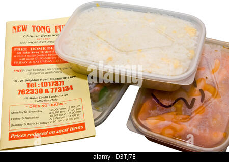 Chinesisch Essen In Plastikbehälter und ein Menü zum mitnehmen Stockfoto