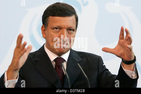 Abgebildet ist der Präsident der Europäischen Kommission, Portugiesen José Manuel Durão Barroso, während einer Pressekonferenz im Bundeskanzleramt in Berlin, Deutschland, Mittwoch, 11. Oktober 2006. Barroso besuchte der Kabinettssitzung, mit der Regierung über die EU-Ratspräsidentschaft zu konsultieren. Foto: Tim Brakemeier Stockfoto