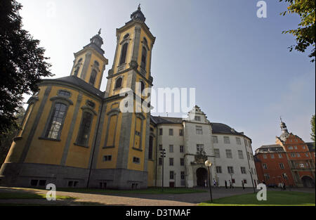 Das Bild zeigt die Schlosskirche erbaut von 1730 bis 1736 und der deutsche Meister Schloss von Bad Mergentheim, Deutschland, 11. Oktober 2006. Deutscher Meister Schloss aus dem 13. Jahrhundert war wurde im Jahre 1568 verändert und der Sitz des Hochmeisters des Deutschen Ordens von 1527 bis 1809. Foto: Ronald Wittek Stockfoto