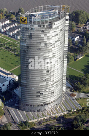 Das Bild zeigt den Post Tower des ehemaligen Regierungsviertels in Bonn, Deutschland, Samstag, 21. Oktober 2006. Der Post-Tower beherbergt der Deutschen Post AG und ist Nordrhein-Westfalen der höchste Bürogebäude mit seinen 162,5 Metern. Foto: Felix Heyder Stockfoto